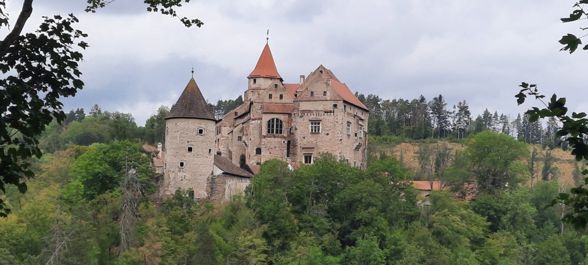 Pernštejn z jihovýchodu